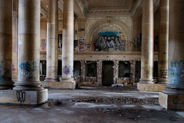 Abandoned Michigan Central Station (15 photos)