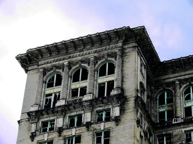 Abandoned Michigan Central Station (15 photos)