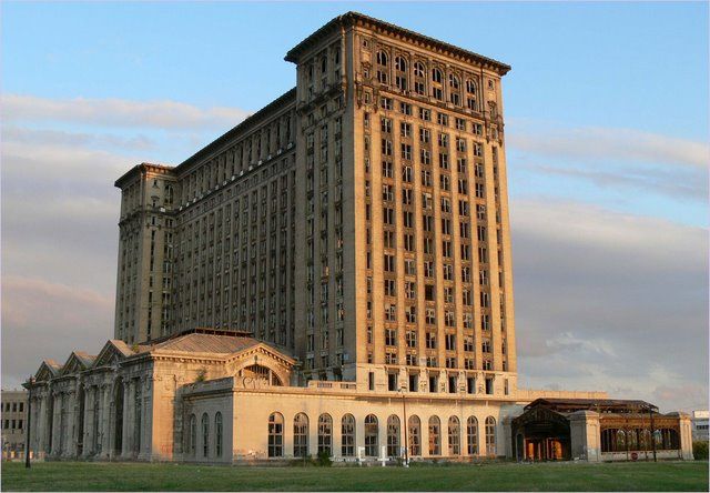 Abandoned Michigan Central Station (15 photos)
