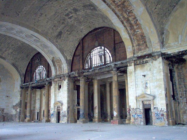 Abandoned Michigan Central Station (15 photos)
