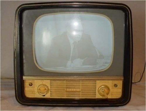 Collection of vintage TV sets (40 photos)