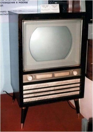 Collection of vintage TV sets (40 photos)