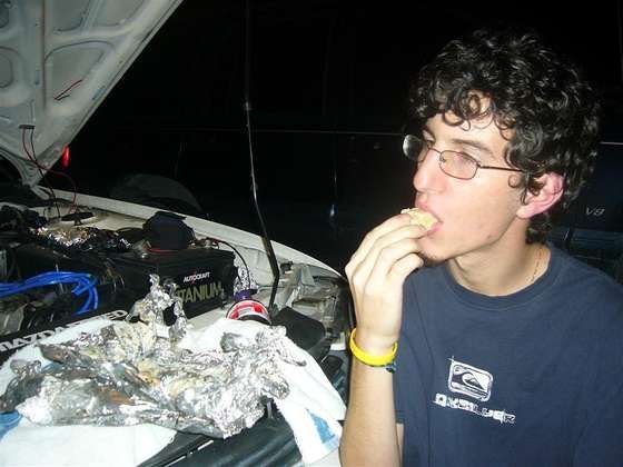 How to prepare food in a car (12 photos)