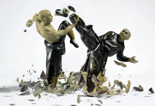 High-speed photography and broken statues (12 photos)