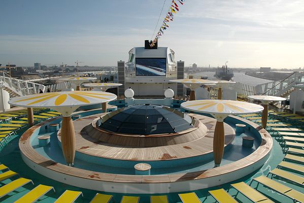 New cruise ship Aida Luna (15 photos)