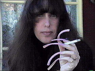 Women with very long nails . Horrible (25 photos)