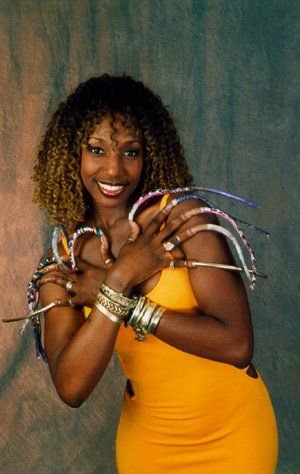 Women with very long nails . Horrible (25 photos)