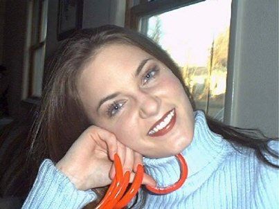 Women with very long nails . Horrible (25 photos)