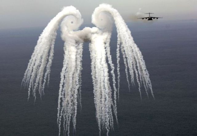 Great pictures of planes (21 photos)