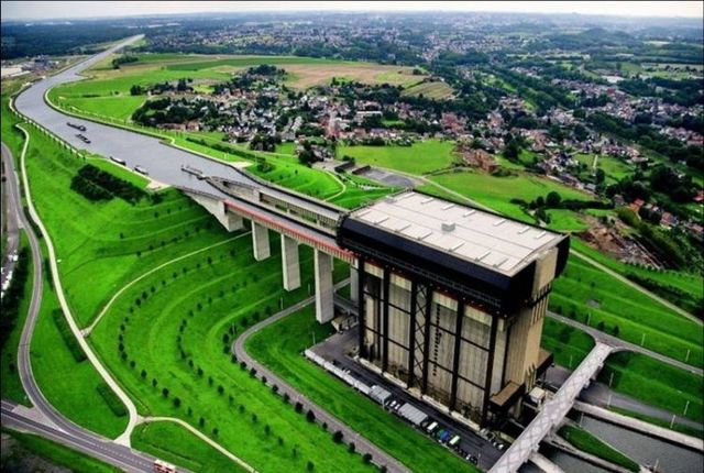 Beautiful pictures made from above (40 photos)