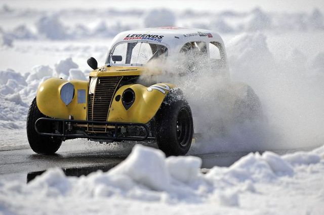 Legends car race (11 photos)