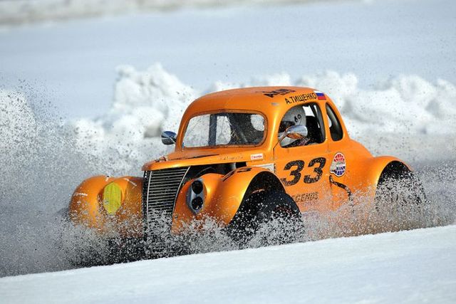 Legends car race (11 photos)