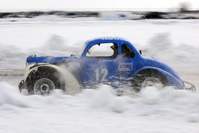Legends car race (11 photos)