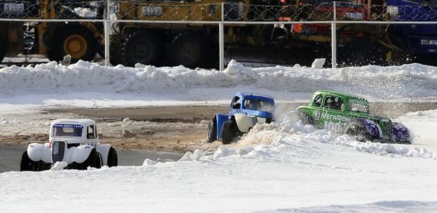 Legends car race (11 photos)