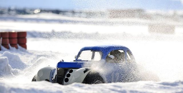 Legends car race (11 photos)