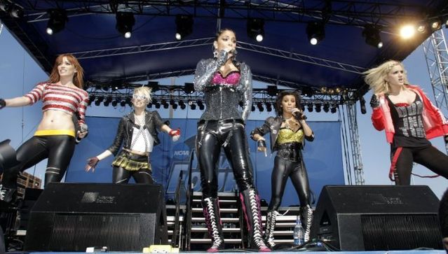Pussycat Dolls at a concert (19 photos)