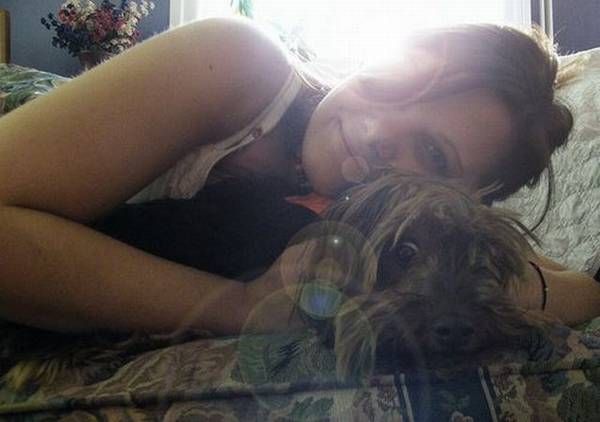 Women and dogs (17 photos)