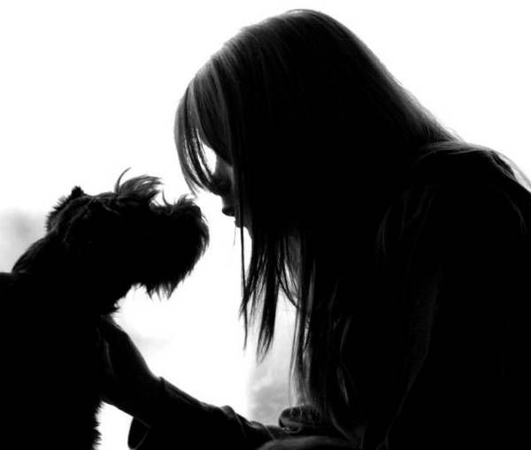Women and dogs (17 photos)