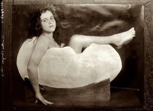 Beautiful girls from the past (53 photos)