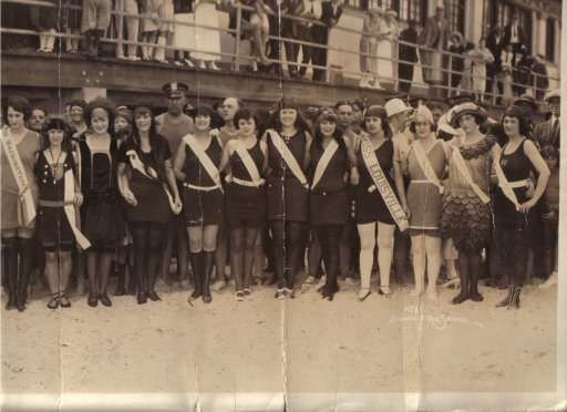Beautiful girls from the past (53 photos)