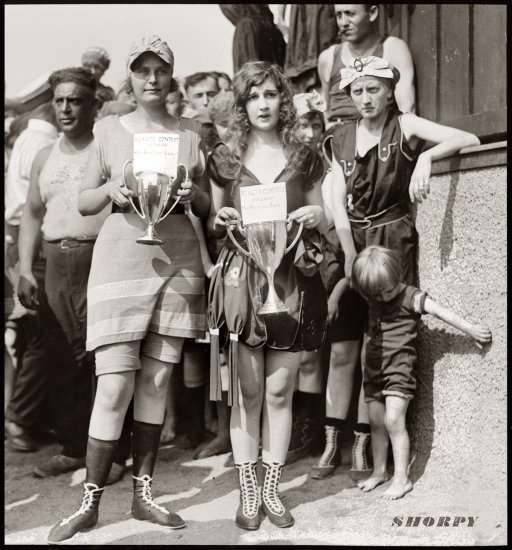 Beautiful girls from the past (53 photos)