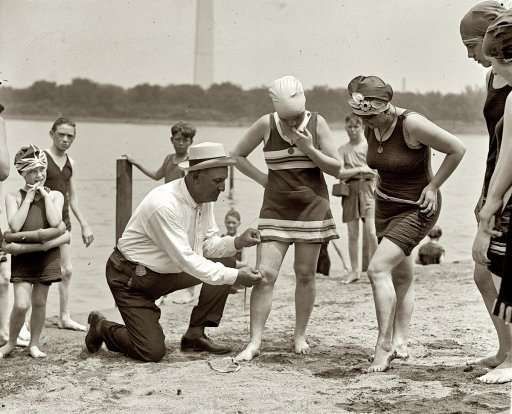 Beautiful girls from the past (53 photos)