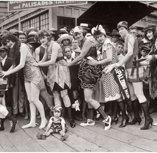 Beautiful girls from the past (53 photos)