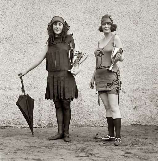 Beautiful girls from the past (53 photos)