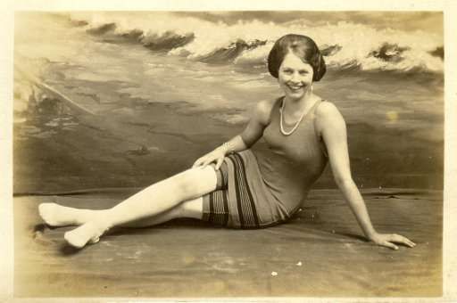 Beautiful girls from the past (53 photos)