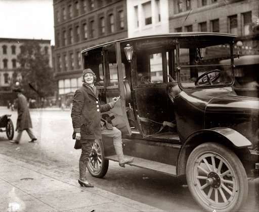 Beautiful girls from the past (53 photos)