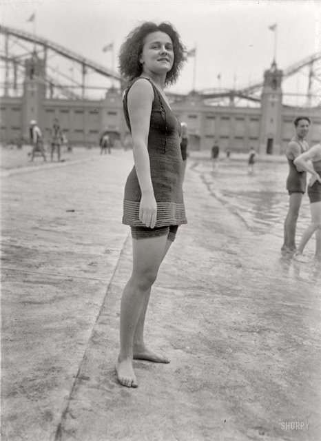 Beautiful girls from the past (53 photos)