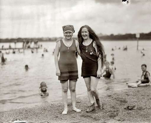 Beautiful girls from the past (53 photos)