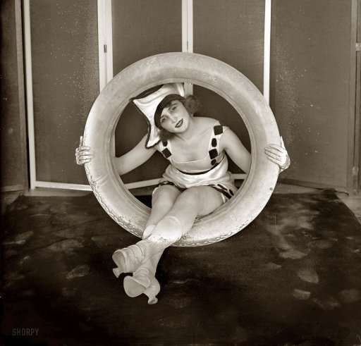 Beautiful girls from the past (53 photos)