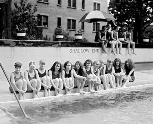 Beautiful girls from the past (53 photos)
