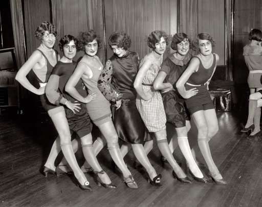Beautiful girls from the past (53 photos)
