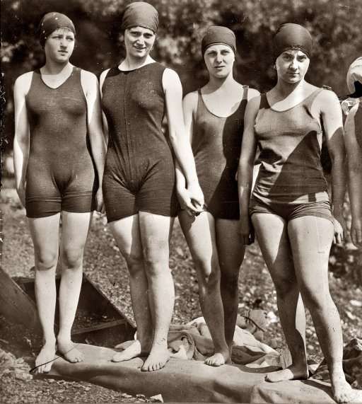 Beautiful girls from the past (53 photos)