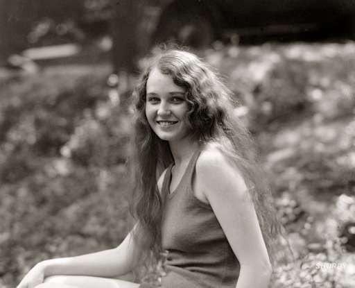 Beautiful girls from the past (53 photos)