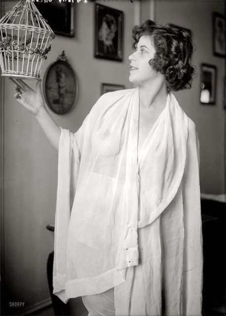 Beautiful girls from the past (53 photos)