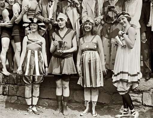 Beautiful girls from the past (53 photos)