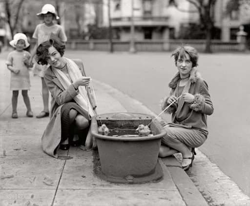 Beautiful girls from the past (53 photos)