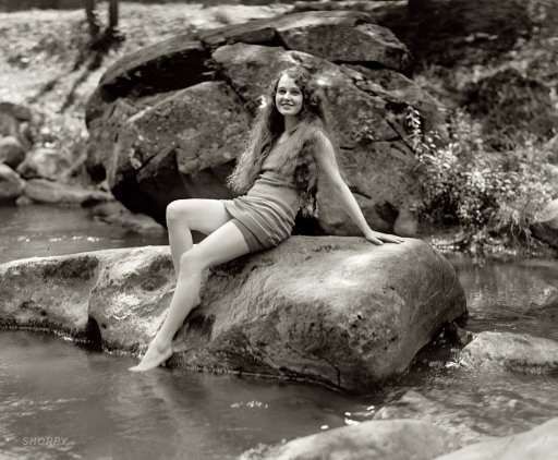Beautiful girls from the past (53 photos)
