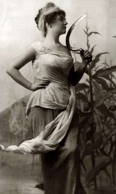 Beautiful girls from the past (53 photos)