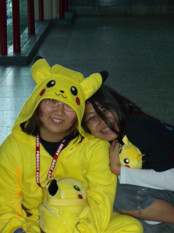 Pikachu girls (20 photos)