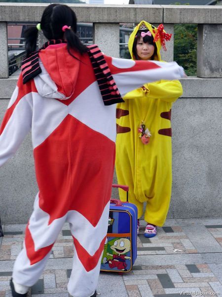 Pikachu girls (20 photos)