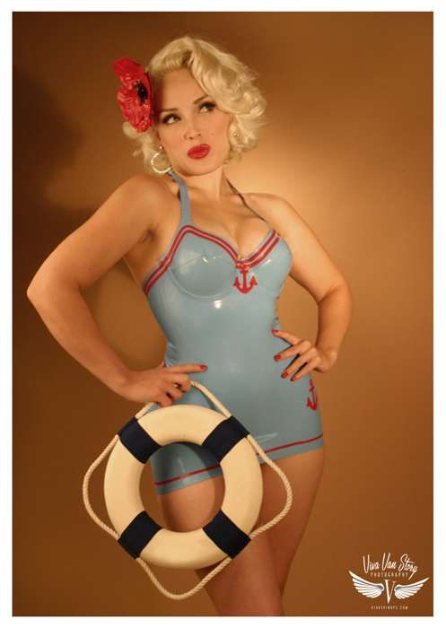Pin-Up celebrities (50 photos)