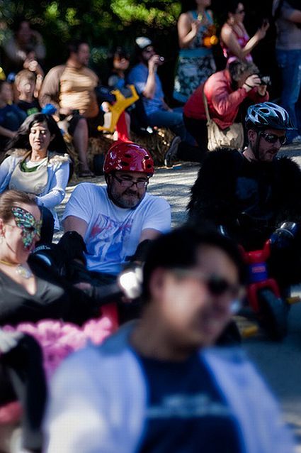 Most funny and unusual race (35 photos)