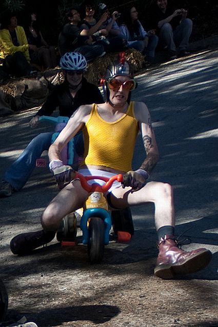 Most funny and unusual race (35 photos)