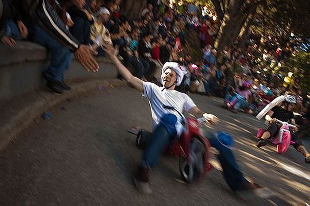 Most funny and unusual race (35 photos)