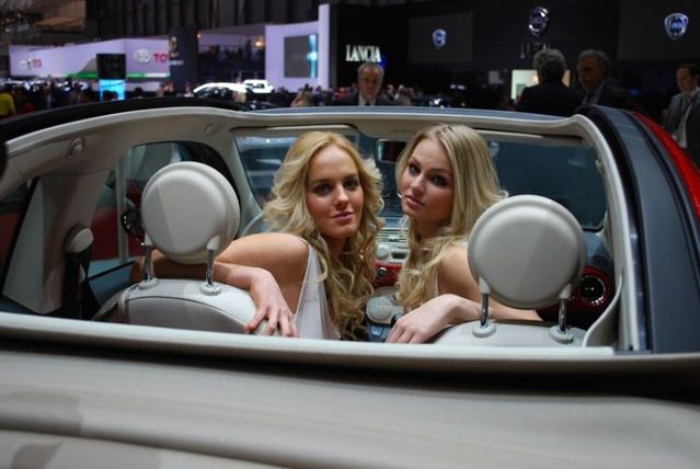 Geneva car show girls (28 photos)