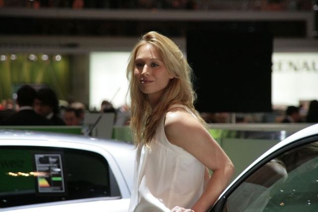 Geneva car show girls (28 photos)
